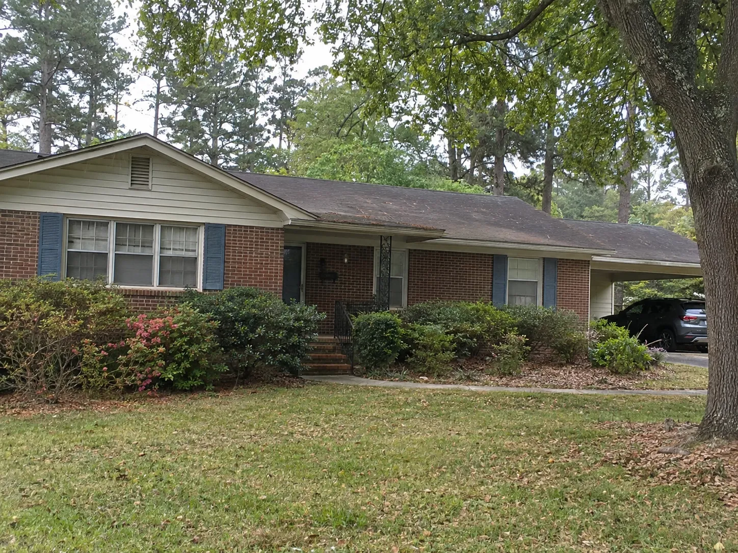 Older Augusta, Georgia house with deferred exterior maintenance